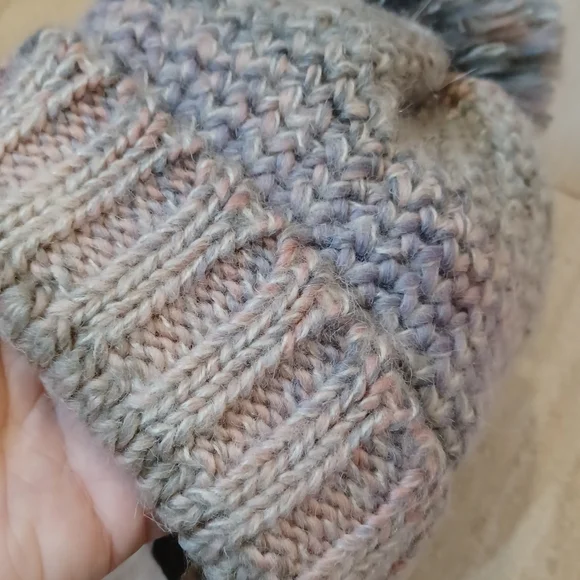 NWT Steve Madden Pastel Pom Pom Beanie - Picture 4 of 6